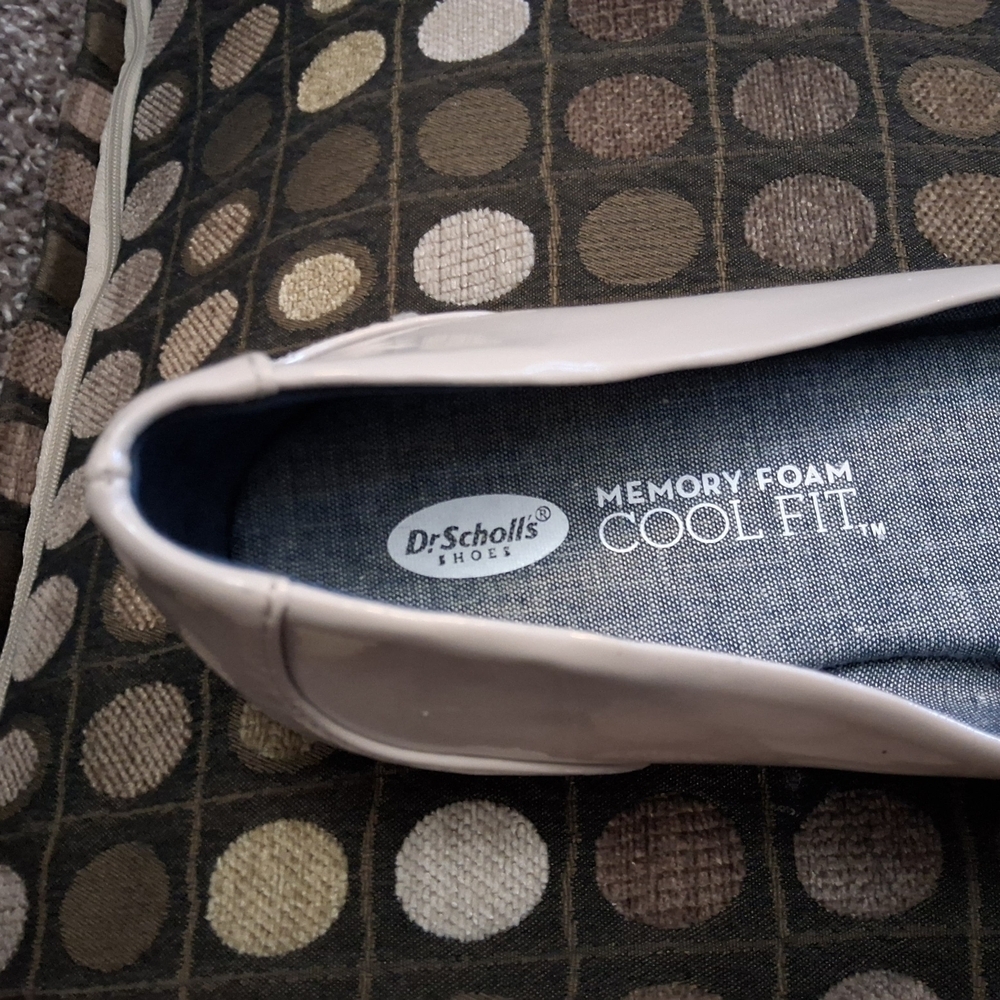 Dr. Scholl's Beige patent Flats with Gold Buckle - Picture 10 of 13